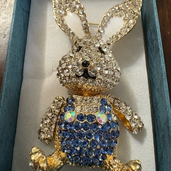 Sparkling Crystal Bunny Brooch with movable head and arms - Picture 7 of 15